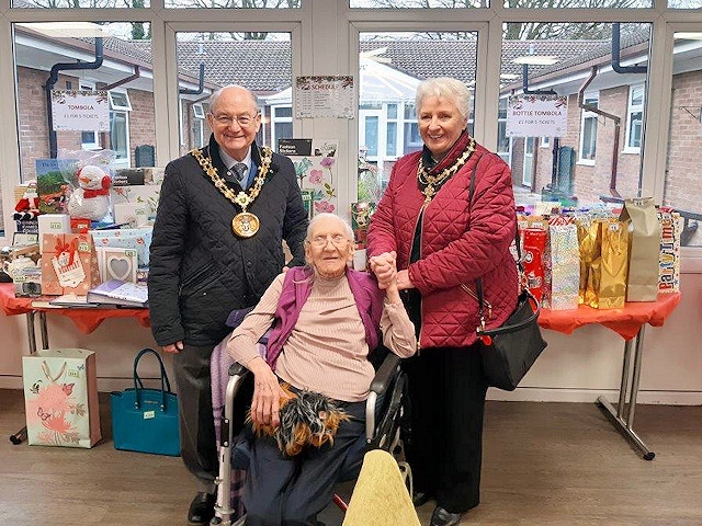 Mayor Billy Sheerin and Mayoress Lynn Sheerin attended Willows Dementia Hub on Sunday 8 December for their first Christmas Market