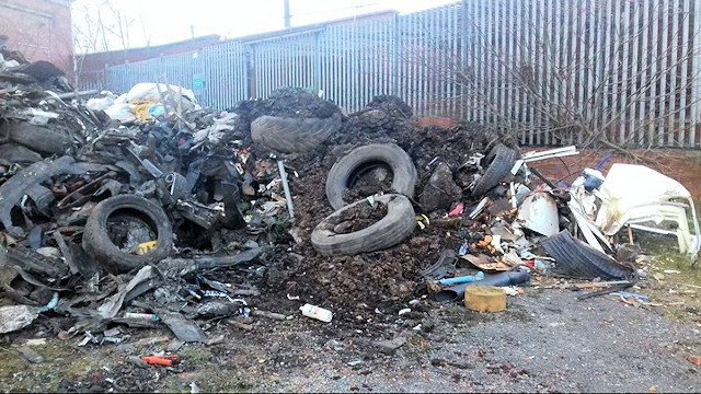 Car waste dumped at Warwick Mill