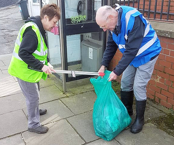 Councillor Jim Gartside helps clean Norden for the Keep Britain Tidy campaign