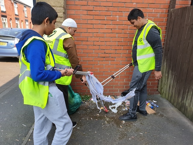 Volunteers of all ages come together to help clean up the Wardleworth area of Rochdale 