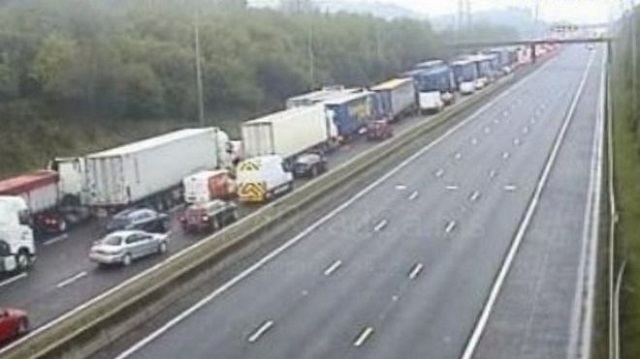 Motorists advised to avoid M62 which is closed both directions due to police incidents