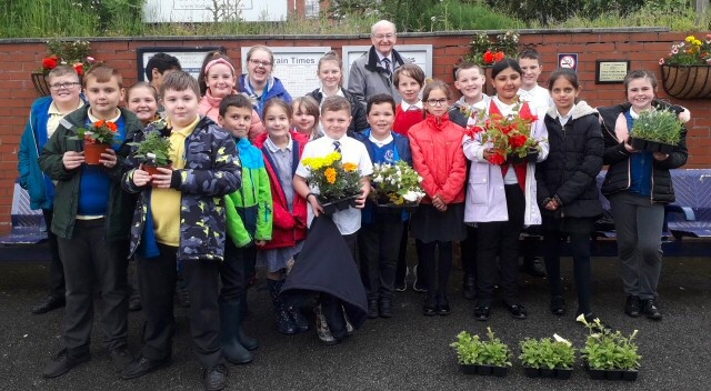 Mayor Billy Sheerin with the children who helped plant up Castleton station