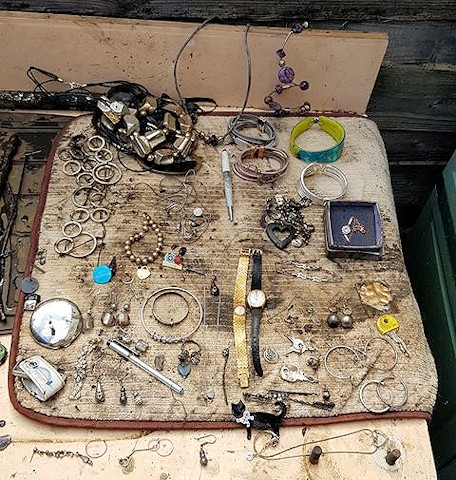 The jewellery found by Scott Bryant