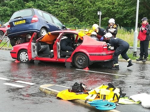 Rescue Challenge: car on all four wheels with a casualty trapped inside