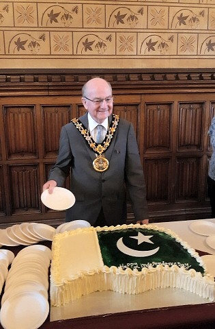 Mayor Billy Sheerin cut cake for Pakistan's 73rd Independence Day at Rochdale Town Hall