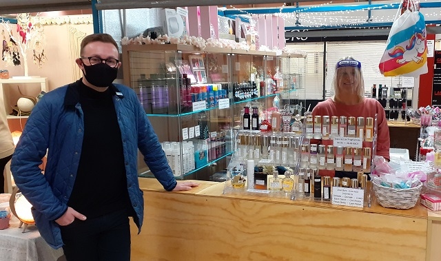 Chris Clarkson MP meets new trader Tanya at Blossom & Bubble Fragrances and Cosmetics