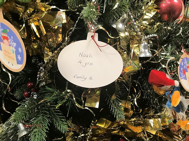 Petrus Christmas Gift Appeal - a store tag on the Christmas tree in 2018