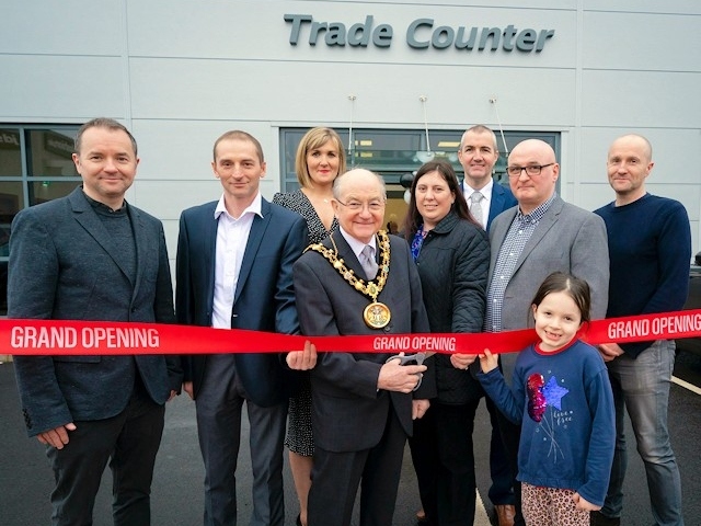 (L–R) Conor McOscar Managing Director, Vitalijus Navickas, Mayor Billy Sheerin, Andrea Taylor – Office Manager, Michelle McHugh – Rochdale Development Agency, Damien Connolly Sales Director, Patrick Forkin Depot Manager, Austin McOscar Production Director, Little girl at front Kate McOscar