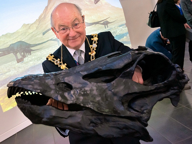 Mayor Billy Sheerin welcomed Dippy the dinosaur to Rochdale on Monday 10 February