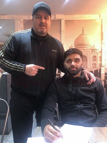 Habil Khan (right) has signed a contract with Asgar Tair (left)