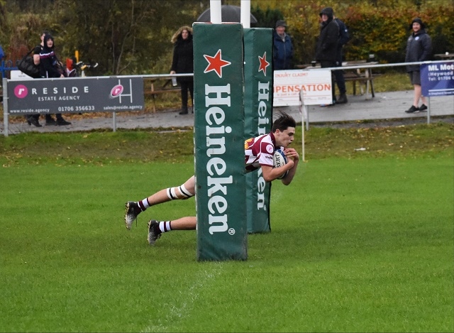Hesketh in for the try
