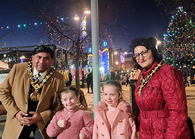 Mayor and Mayoress Rashid with local children at Middleton Christmas Lights Switch On - Sunday 21 November