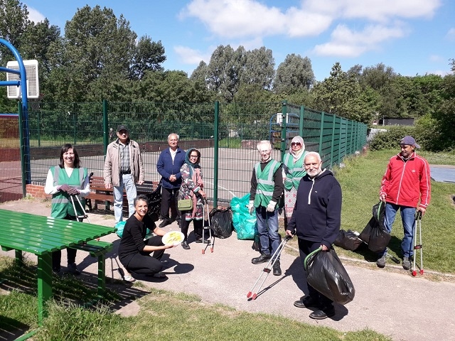 Milkstone and Deeplish councillors, local residents, young people and Rochdale Environmental Action Group (REAG) organised a litter pick event at Stoneyfield, Sparthbottoms and Broadfield Park