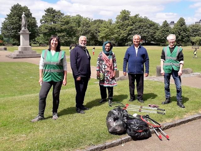 Milkstone and Deeplish councillors, local residents, young people and Rochdale Environmental Action Group (REAG) organised a litter pick event at Stoneyfield, Sparthbottoms and Broadfield Park