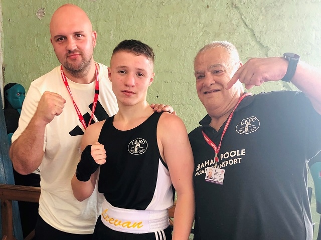 Leevan Fong Junior, of Littleborough ABC, with coaches Mark Oldham (left) and Jeff Leach (right)