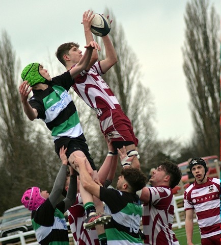 Barry secures the ball on a line out