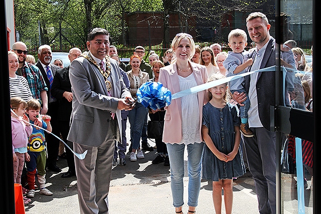 Jolly Josh opening - Mayor Aasim Rashid, Carole and James Kelly with their children Oliver and Sophie