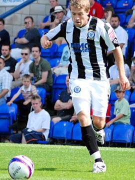 Tom Kenedy on the ball, Kennedy was probably the best Dale player on the day