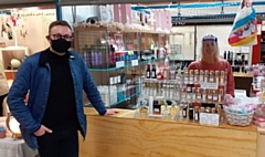 Chris Clarkson MP meets new trader Tanya at Blossom & Bubble Fragrances and Cosmetics