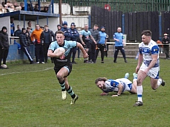 Lewis Butterworth running with the ball